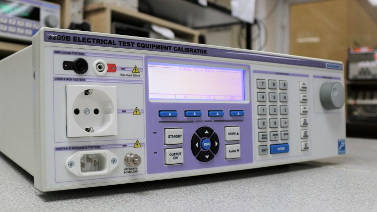 3200B electrical calibrator